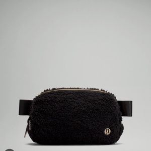 Lulu Lemon Sherpa Everywhere Belt Bag